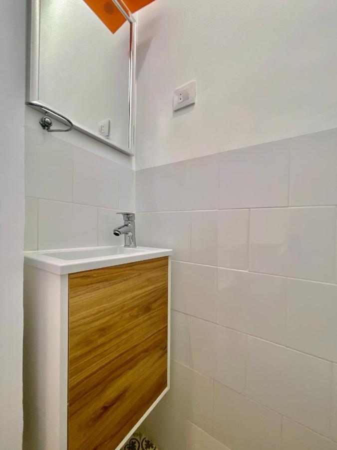 Charming Lavapies Apartment Madrid Bagian luar foto